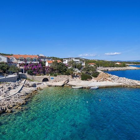Apartmani Nikola Zastražišće Esterno foto