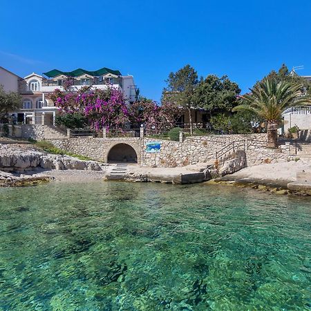 Apartmani Nikola Zastražišće Esterno foto