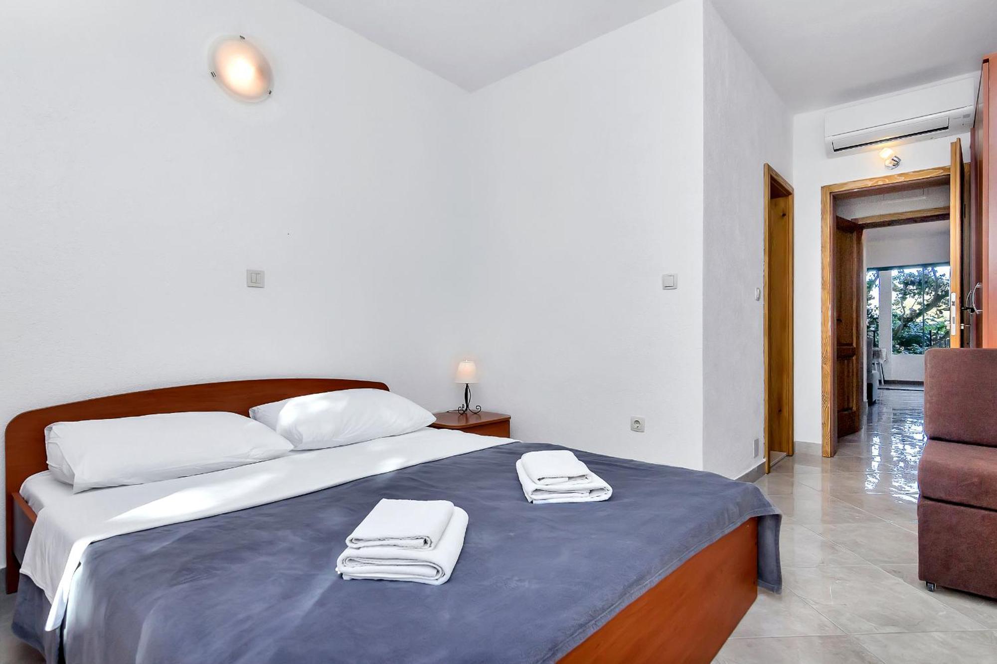 Apartmani Nikola Zastražišće Esterno foto