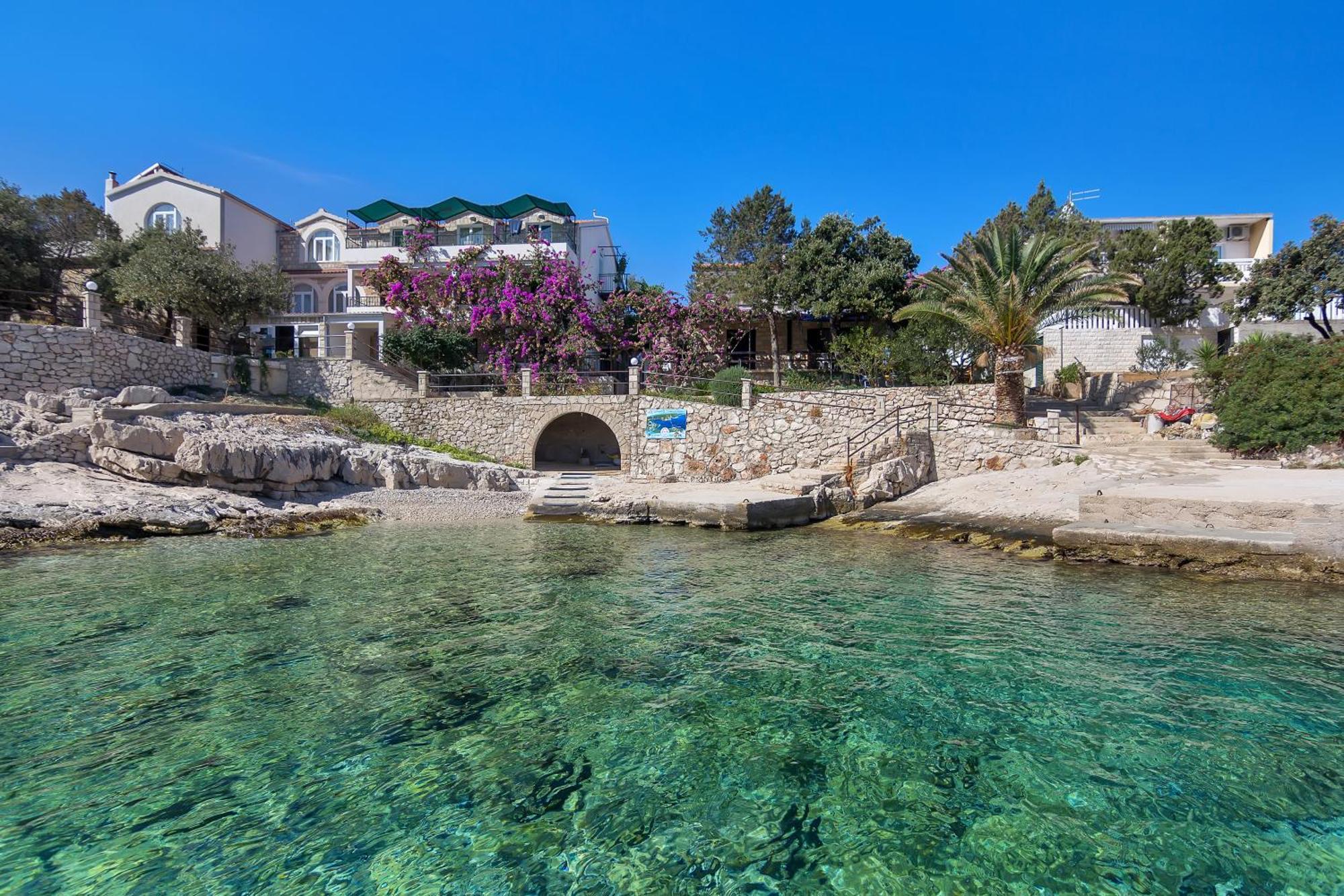 Apartmani Nikola Zastražišće Esterno foto