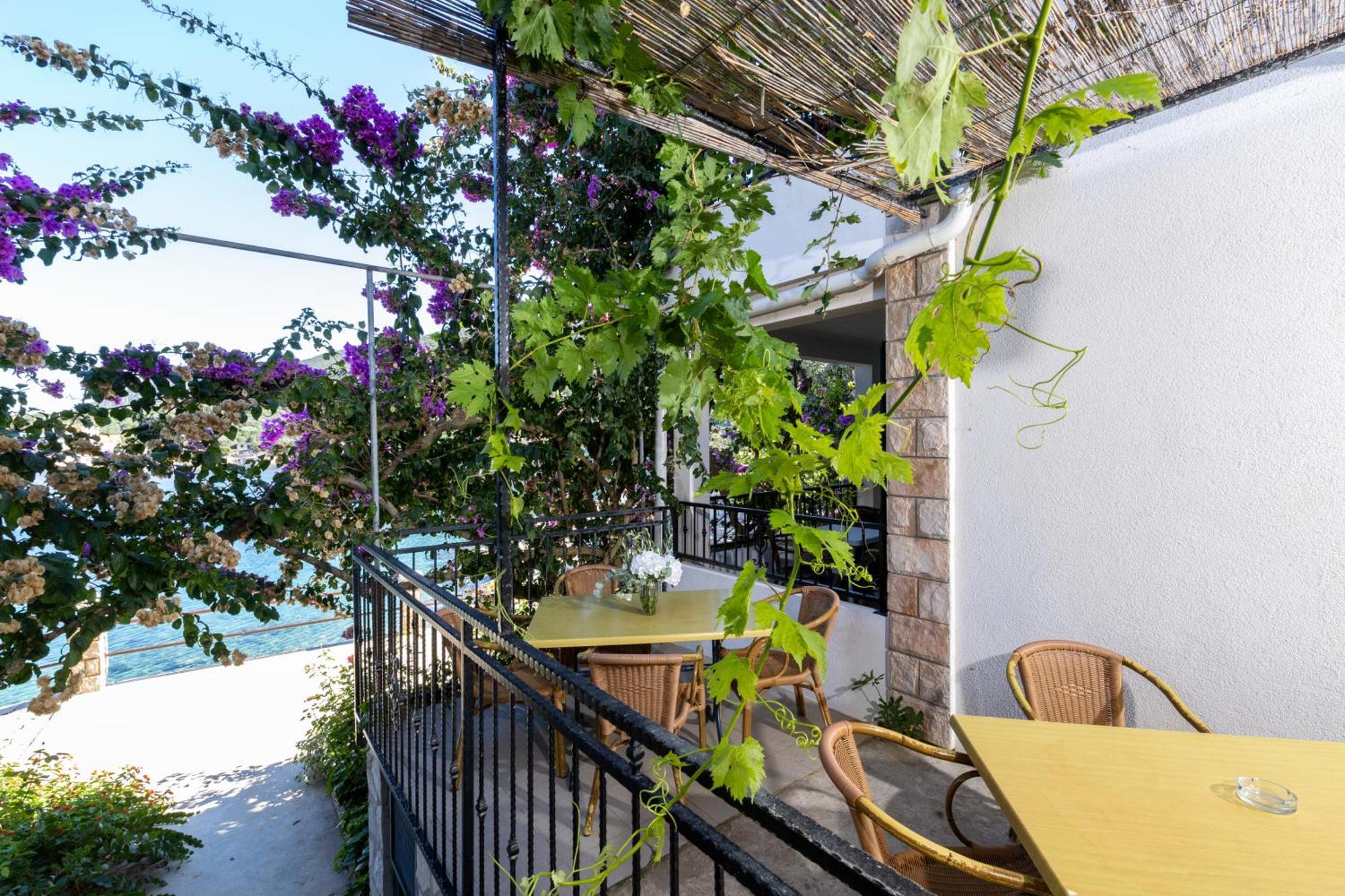 Apartmani Nikola Zastražišće Esterno foto