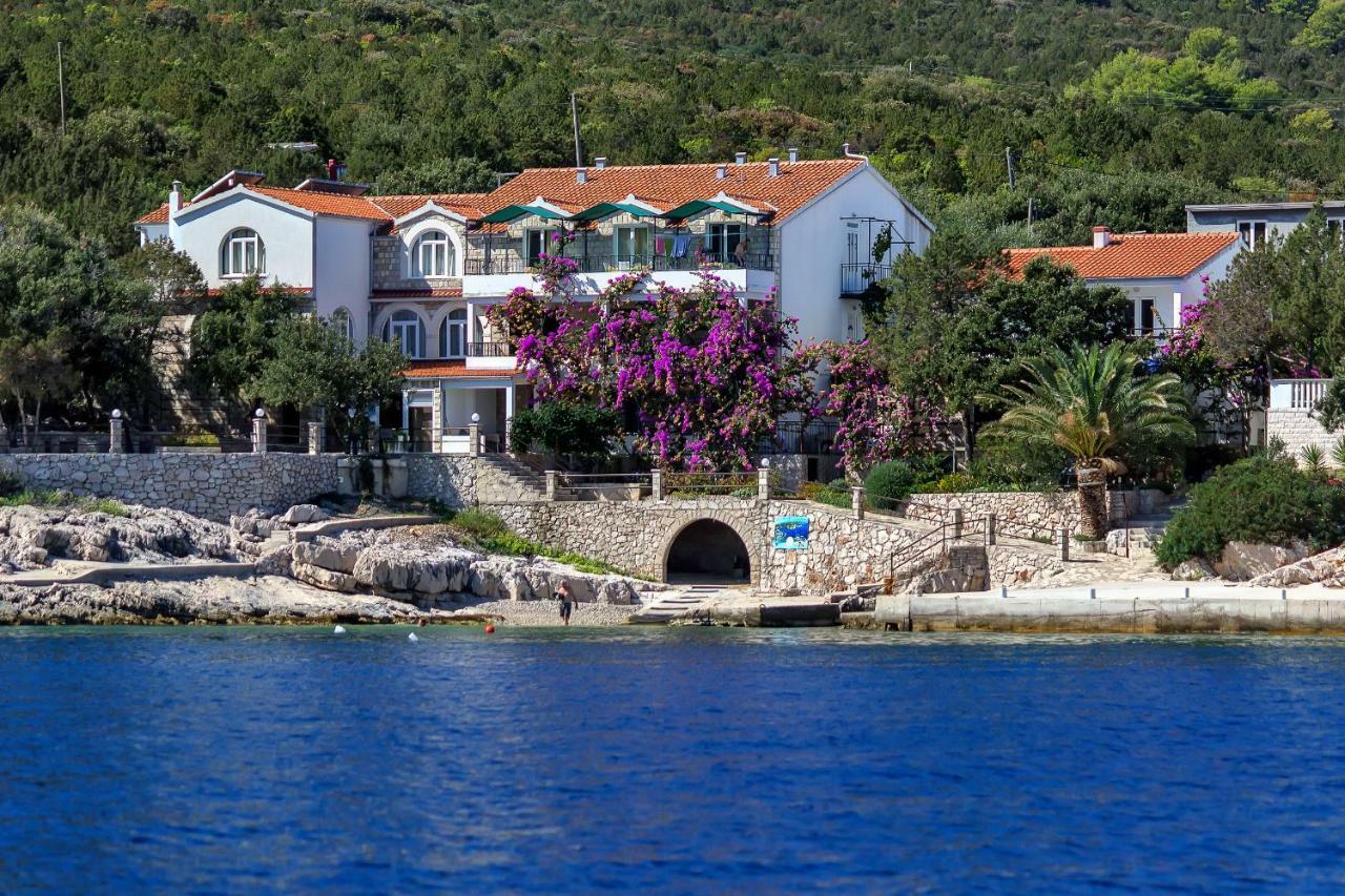 Apartmani Nikola Zastražišće Esterno foto