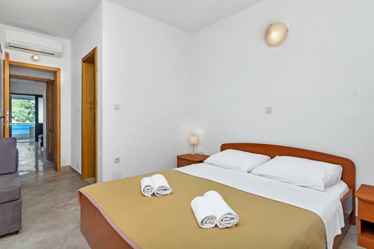 Apartmani Nikola Zastražišće Esterno foto
