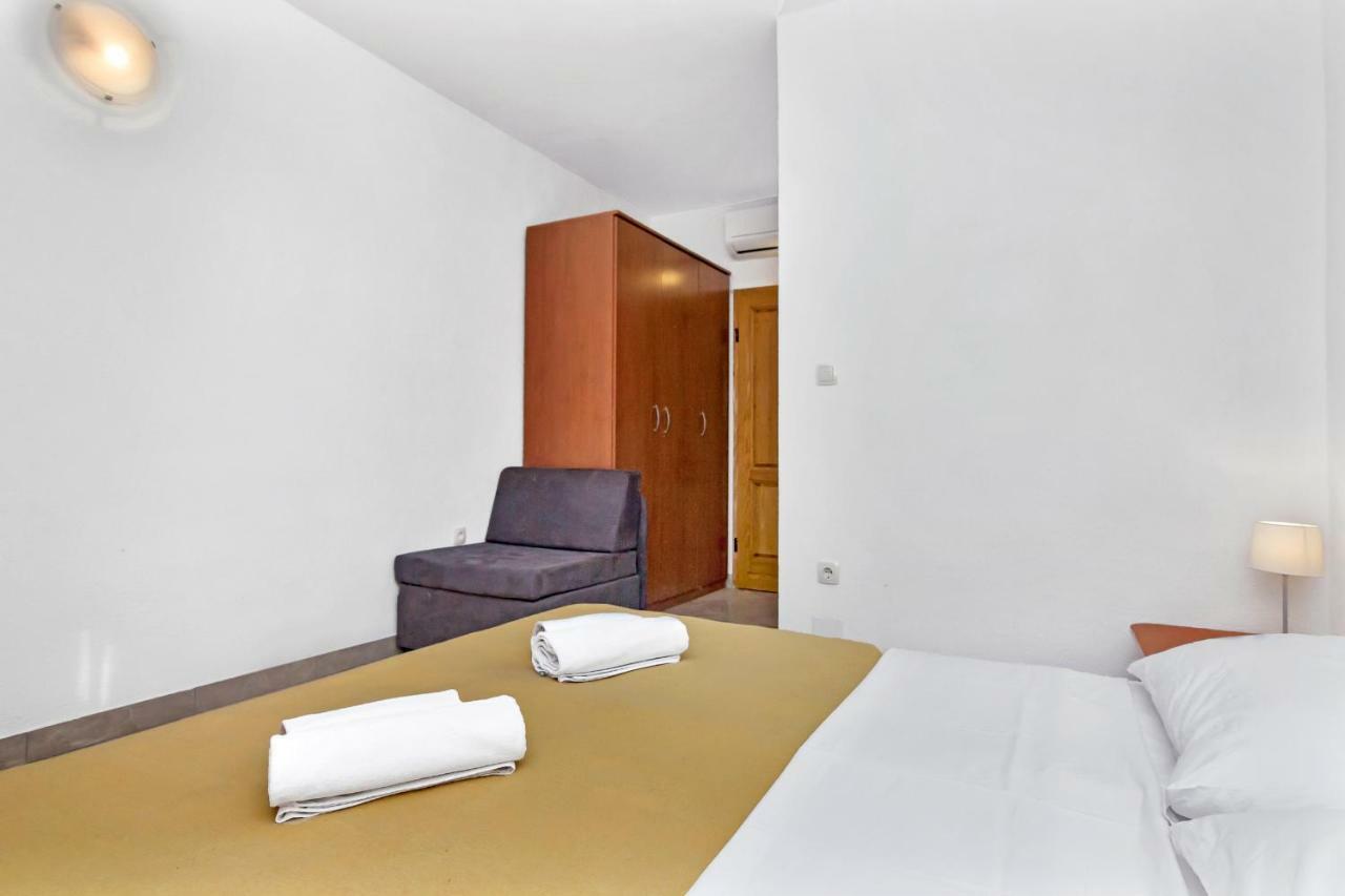Apartmani Nikola Zastražišće Esterno foto