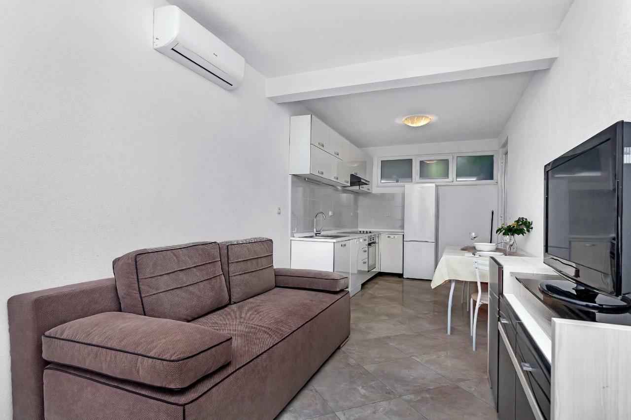 Apartmani Nikola Zastražišće Esterno foto