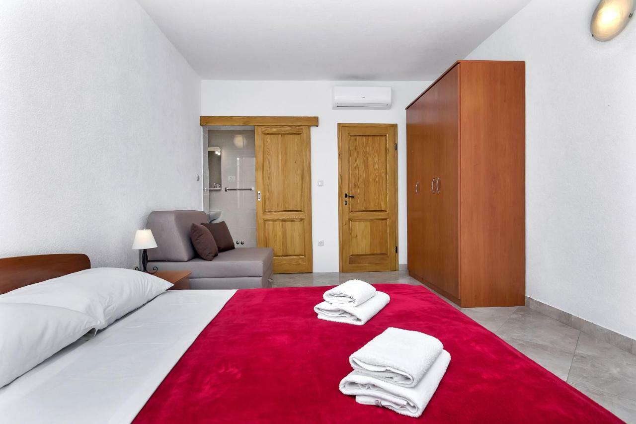 Apartmani Nikola Zastražišće Esterno foto