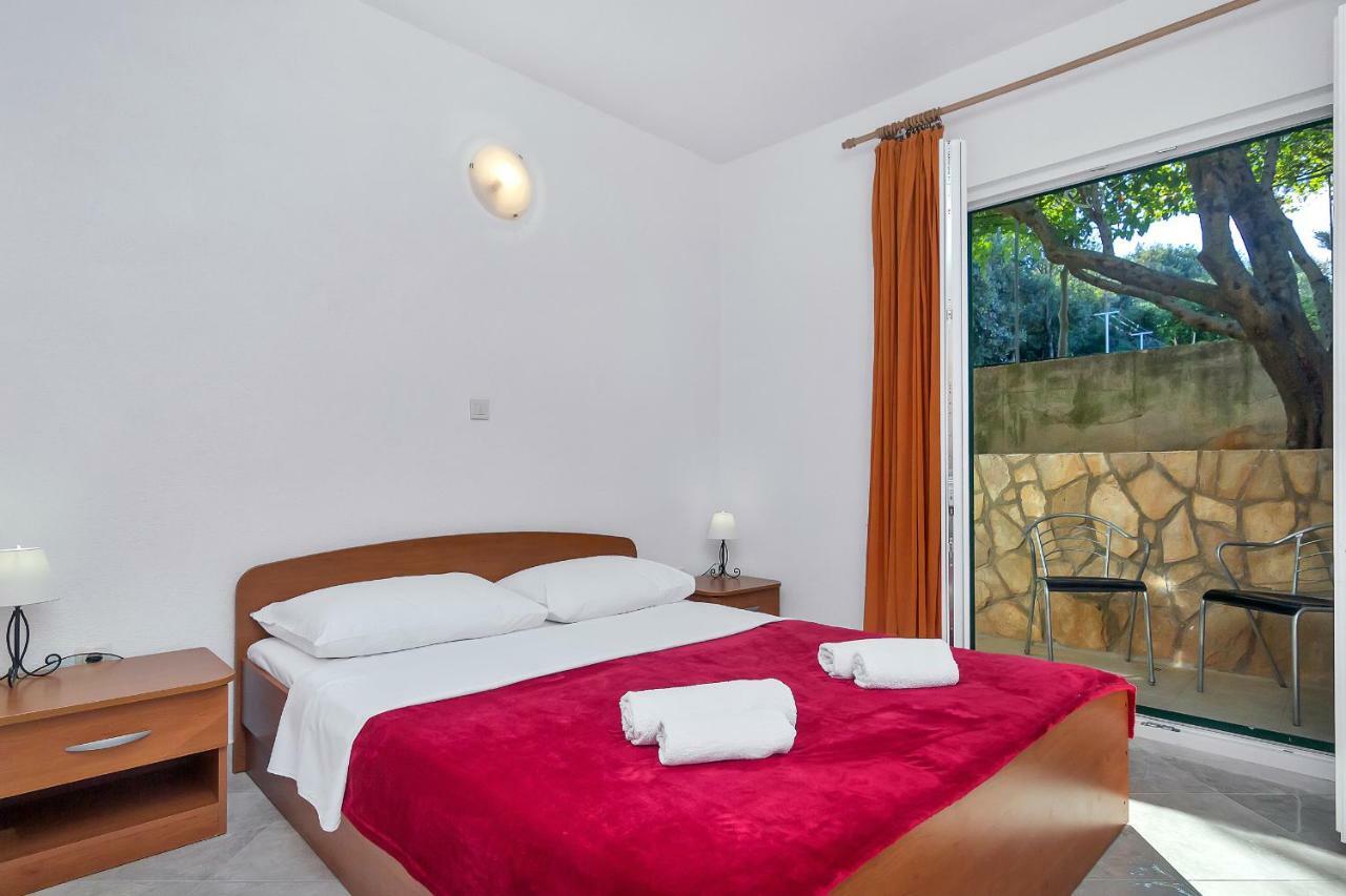 Apartmani Nikola Zastražišće Esterno foto