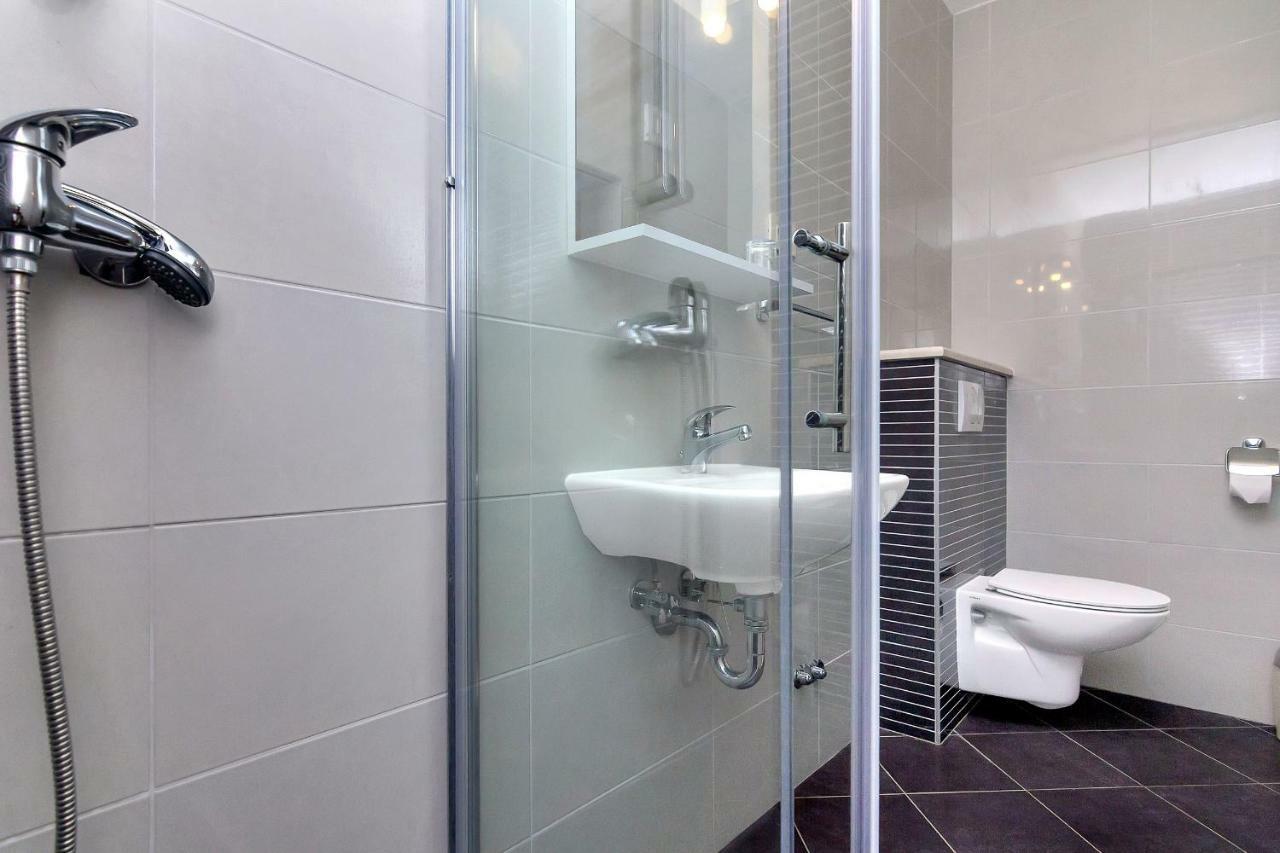 Apartmani Nikola Zastražišće Esterno foto