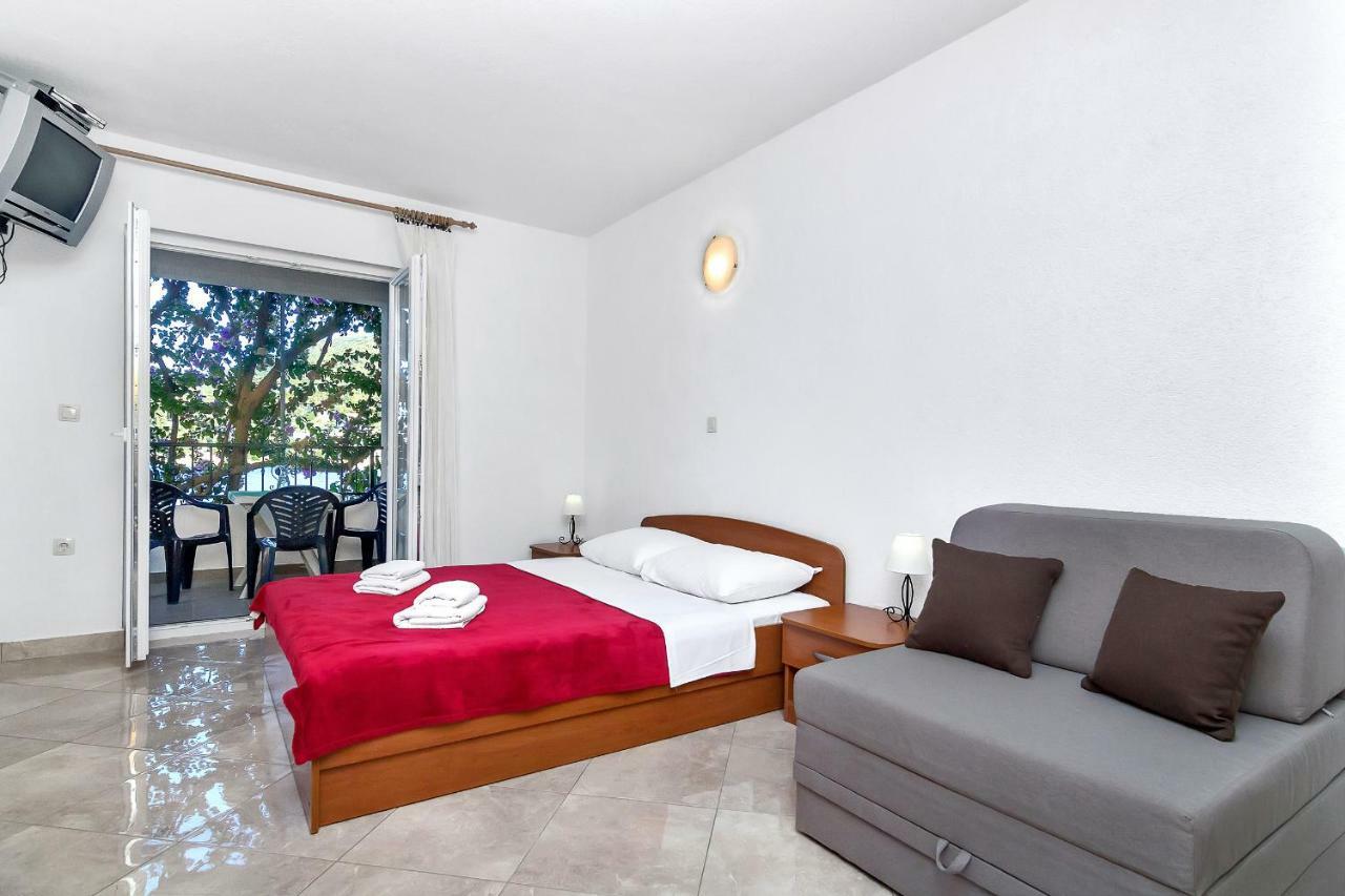 Apartmani Nikola Zastražišće Esterno foto