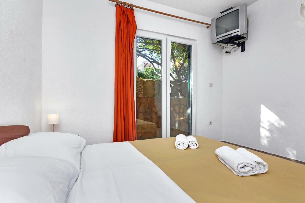 Apartmani Nikola Zastražišće Esterno foto