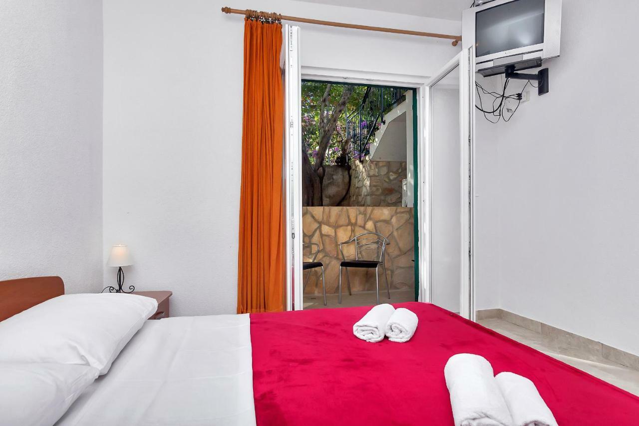 Apartmani Nikola Zastražišće Esterno foto