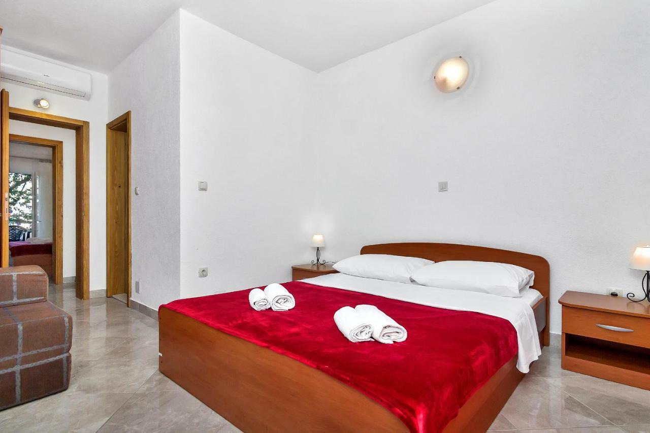 Apartmani Nikola Zastražišće Esterno foto